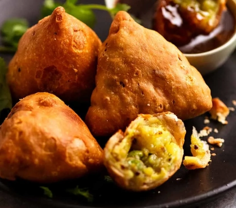 Authentic Indian Samosa Recipe: Crispy, Flaky & Spicy (Step-by-Step Guide)